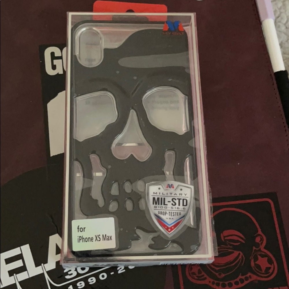 Skull IPhone XS Max case